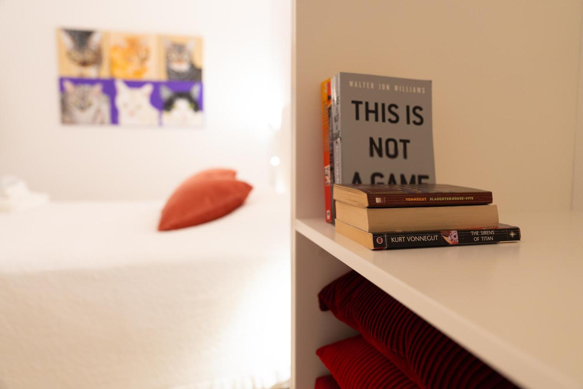 The White Knight Premium Boutique Hotel Айнсилем Номер фото