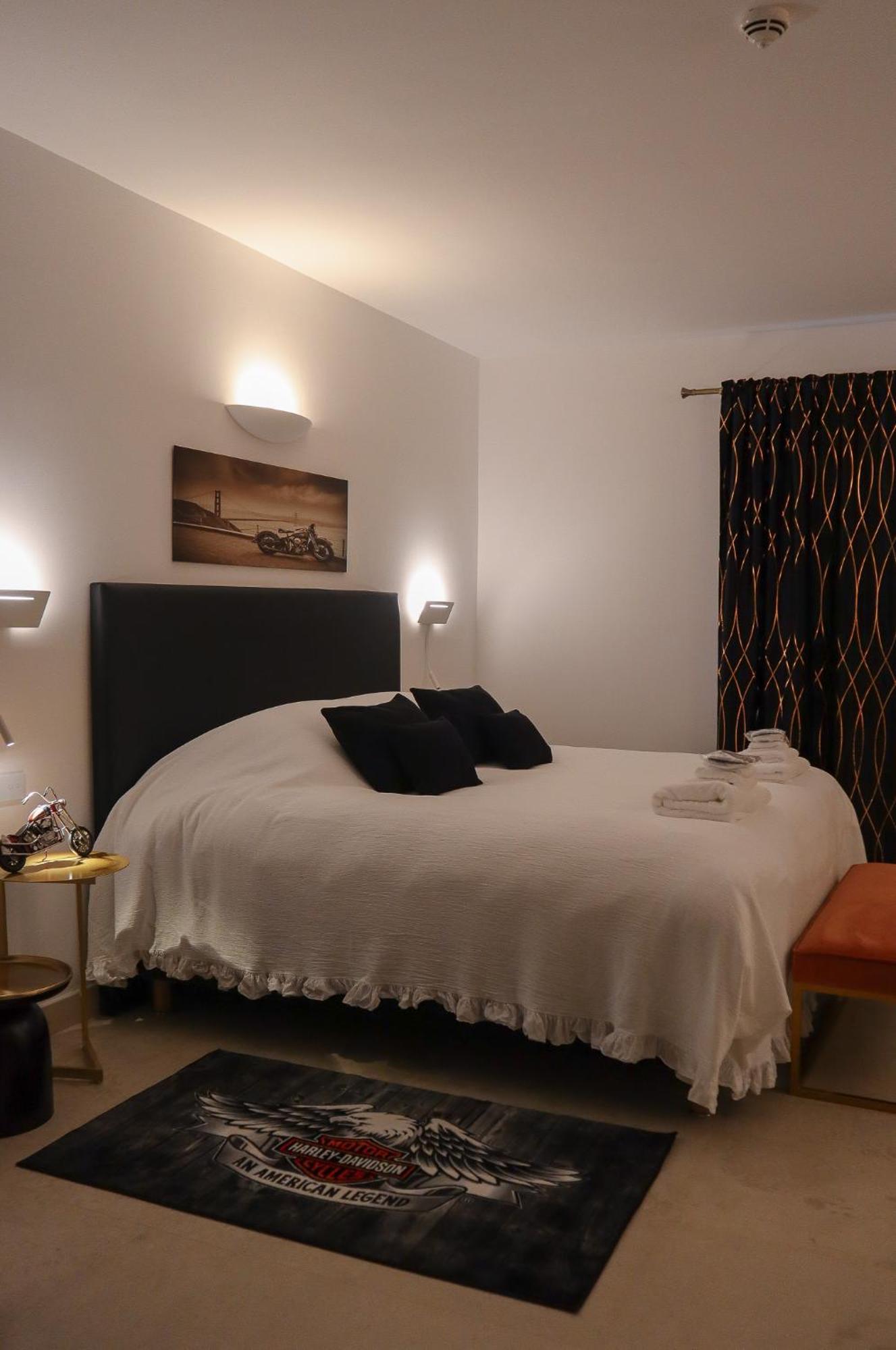 The White Knight Premium Boutique Hotel Айнсилем Экстерьер фото